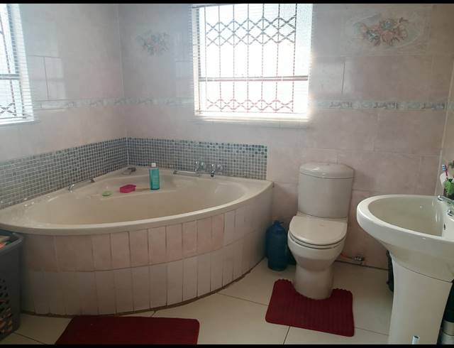 4 BEDROOM HOUSE FOR SALE IN TLHABANE WEST